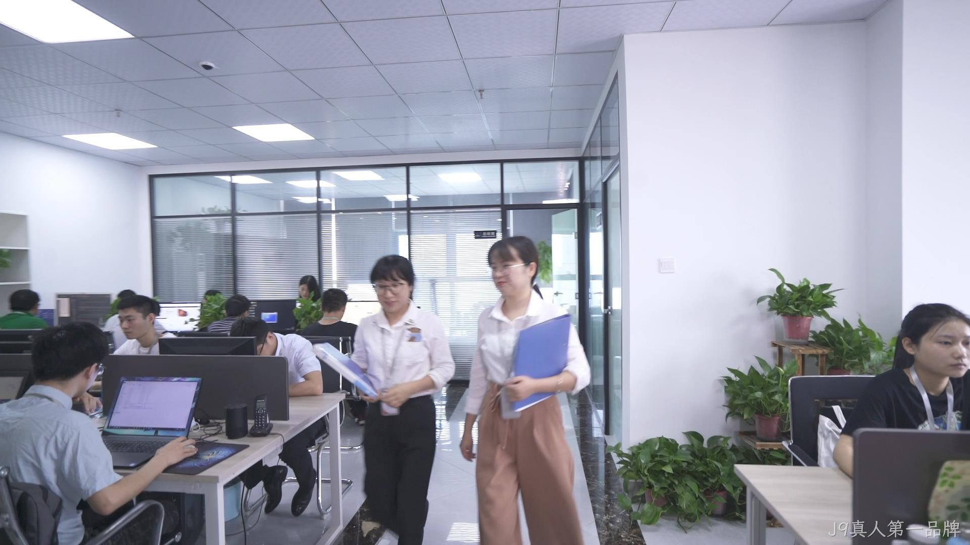 J9真人第一品牌：18 年深耕，让企业数字化转型少走弯路